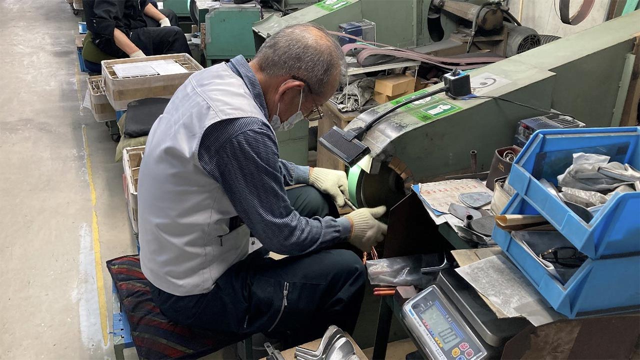 Miura Katsushiro working on the factory - Miura Japan